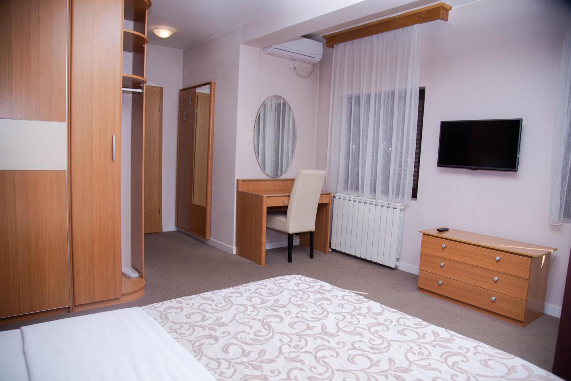 Hotel Dvor Bijelo Polje Esterno foto