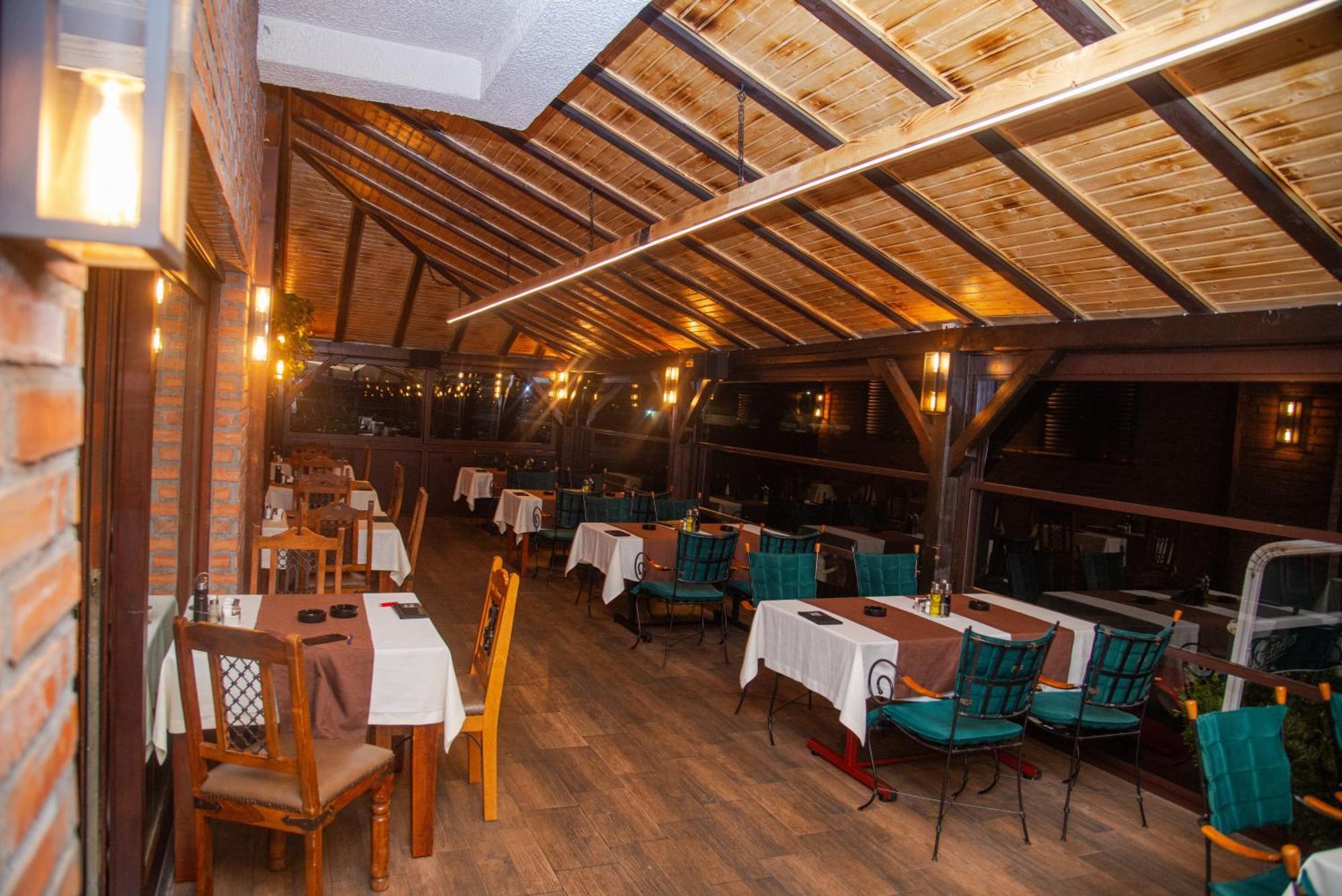 Hotel Dvor Bijelo Polje Esterno foto