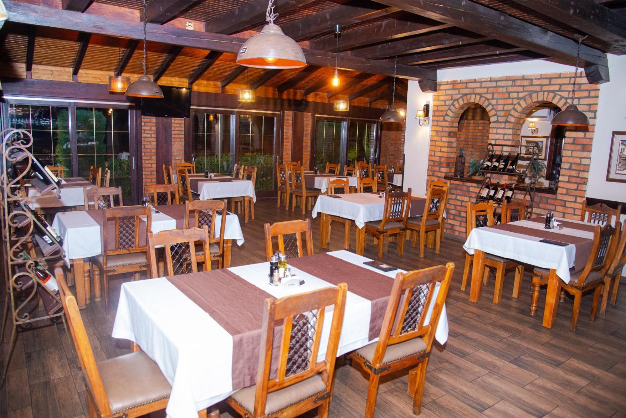 Hotel Dvor Bijelo Polje Esterno foto