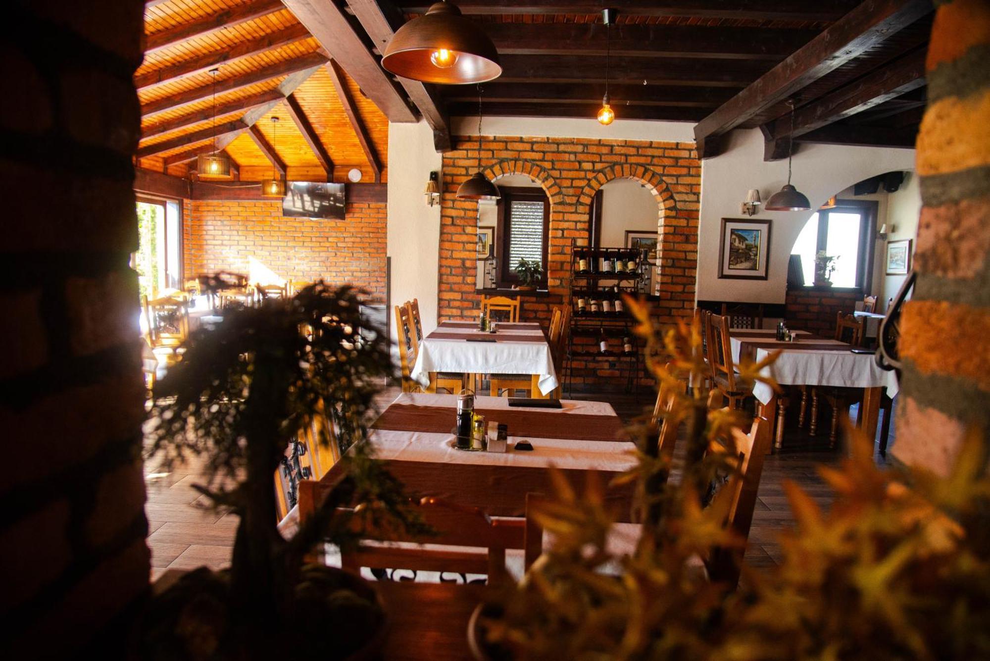 Hotel Dvor Bijelo Polje Esterno foto
