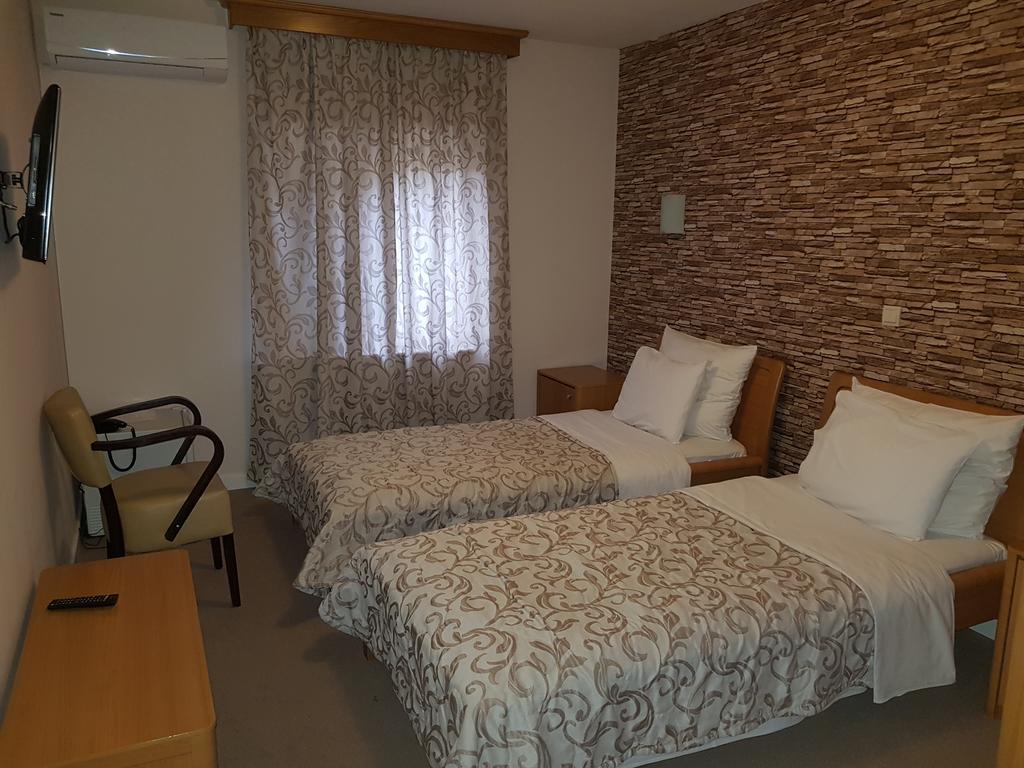 Hotel Dvor Bijelo Polje Esterno foto