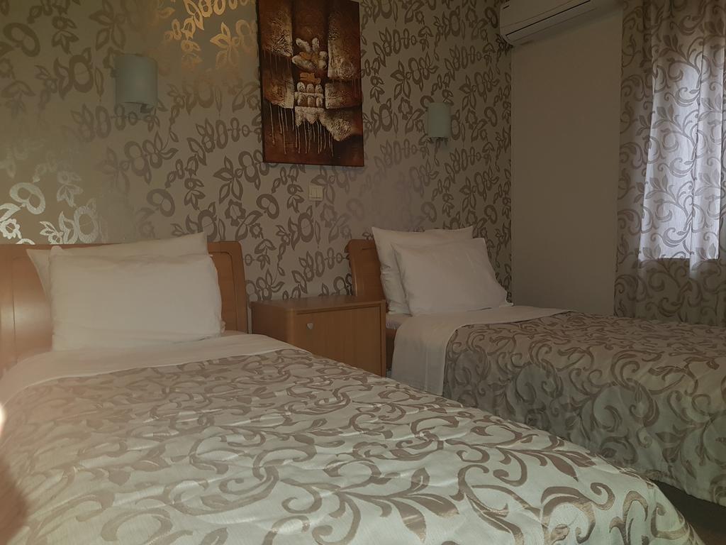 Hotel Dvor Bijelo Polje Esterno foto