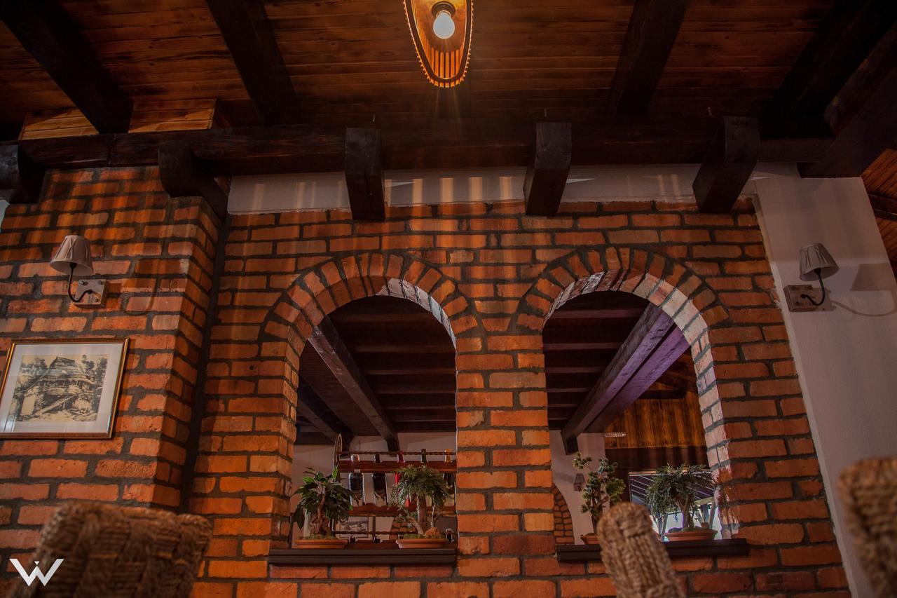 Hotel Dvor Bijelo Polje Esterno foto